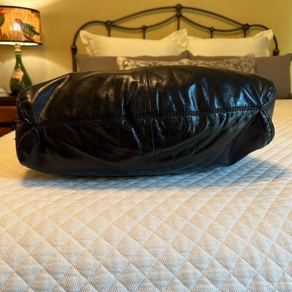 Hobo International Brand Shoulder Bag in distressed Black Leather - Picture 6 of 14